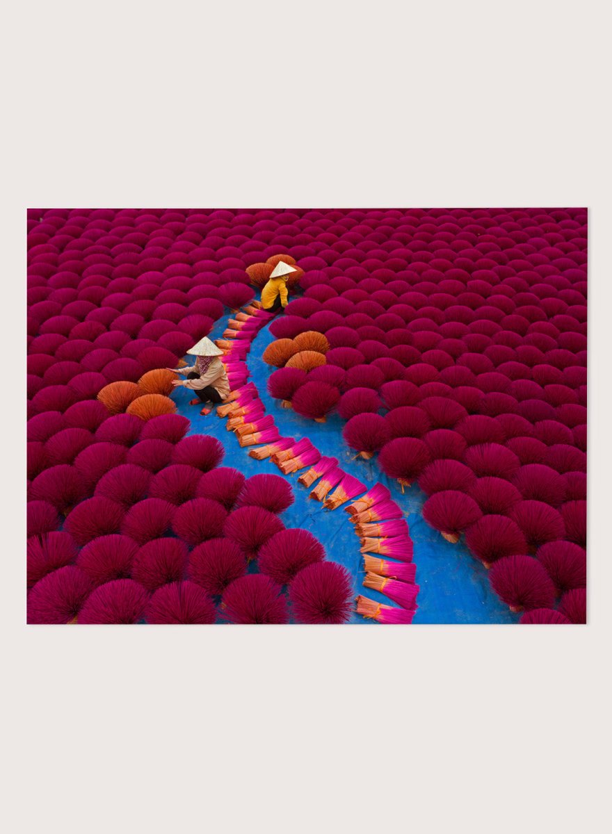 絵画 incense Azim Khan Ronnie - Drying incense Licensed Fine Art Print (Framed